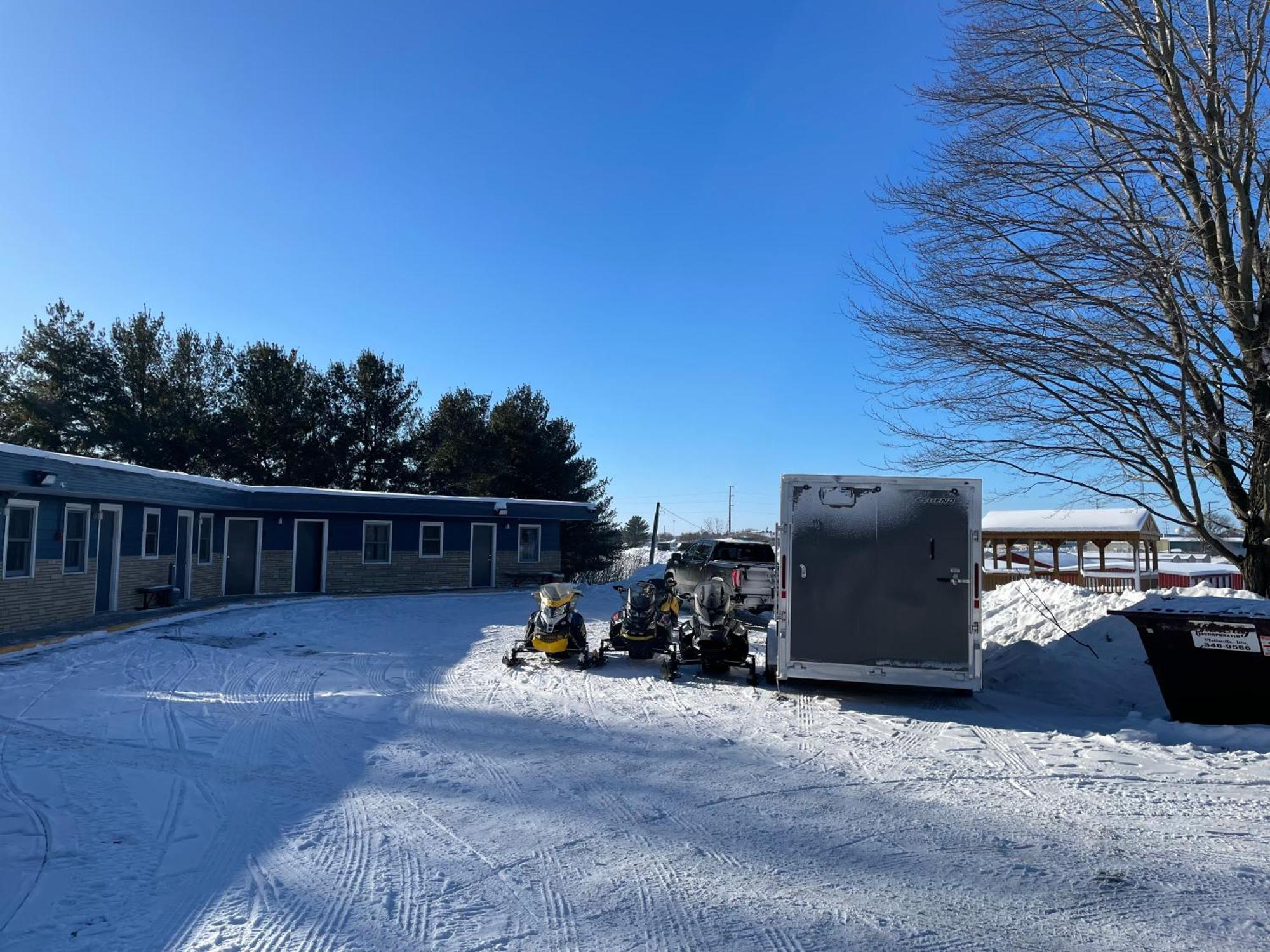 Pine Ridge Motel Dodgeville Exterior photo