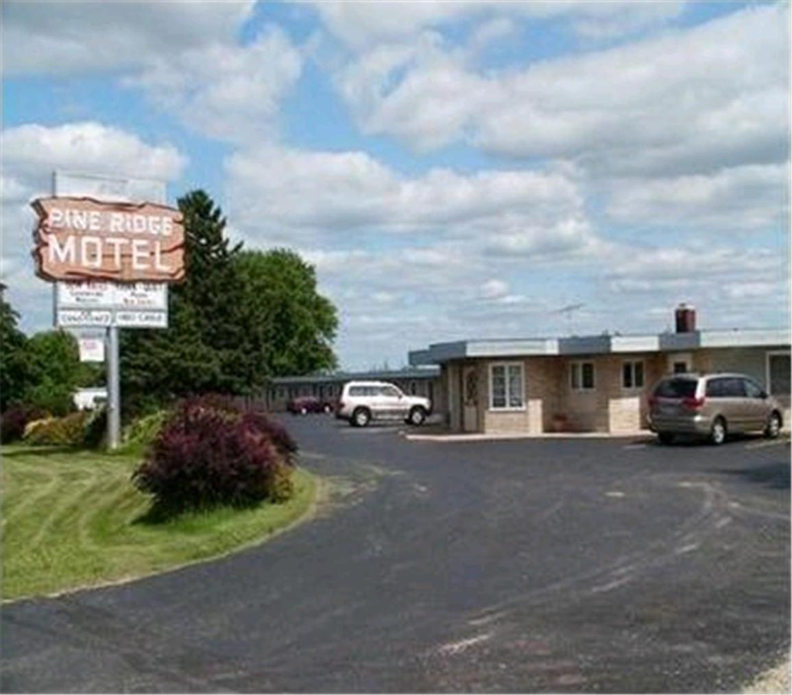 Pine Ridge Motel Dodgeville Exterior photo