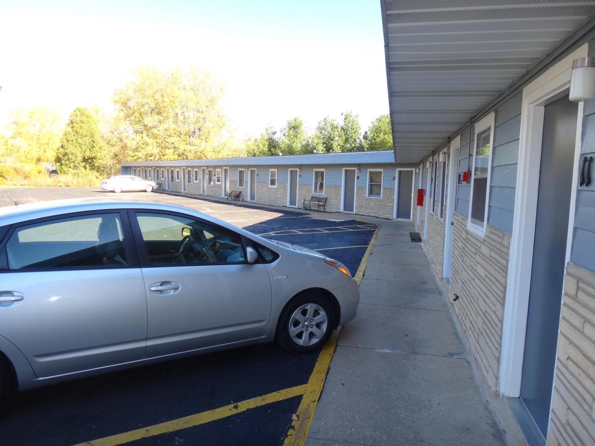 Pine Ridge Motel Dodgeville Exterior photo