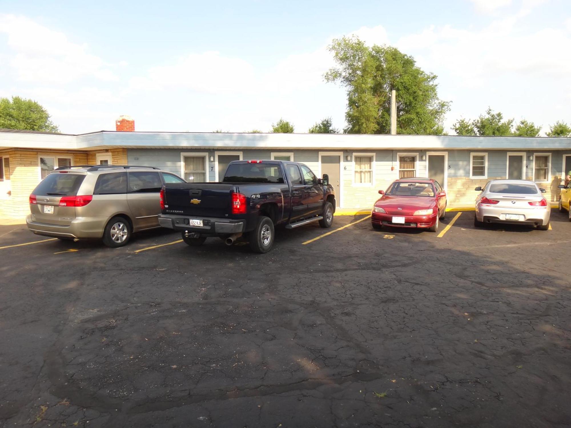 Pine Ridge Motel Dodgeville Exterior photo