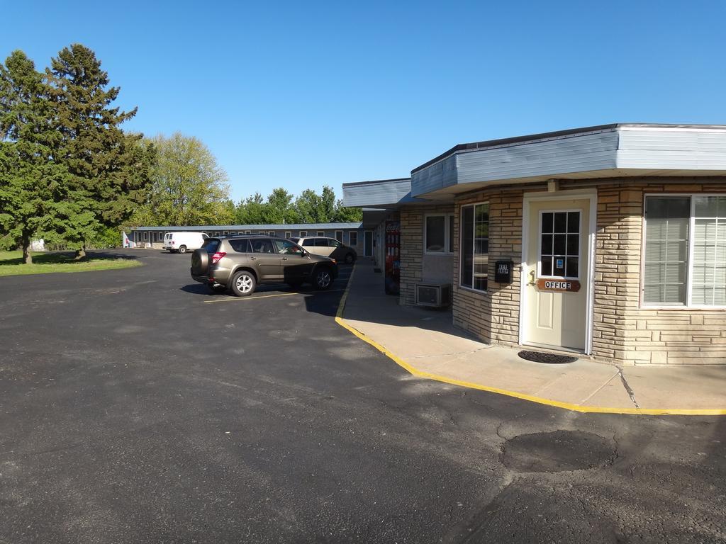 Pine Ridge Motel Dodgeville Exterior photo