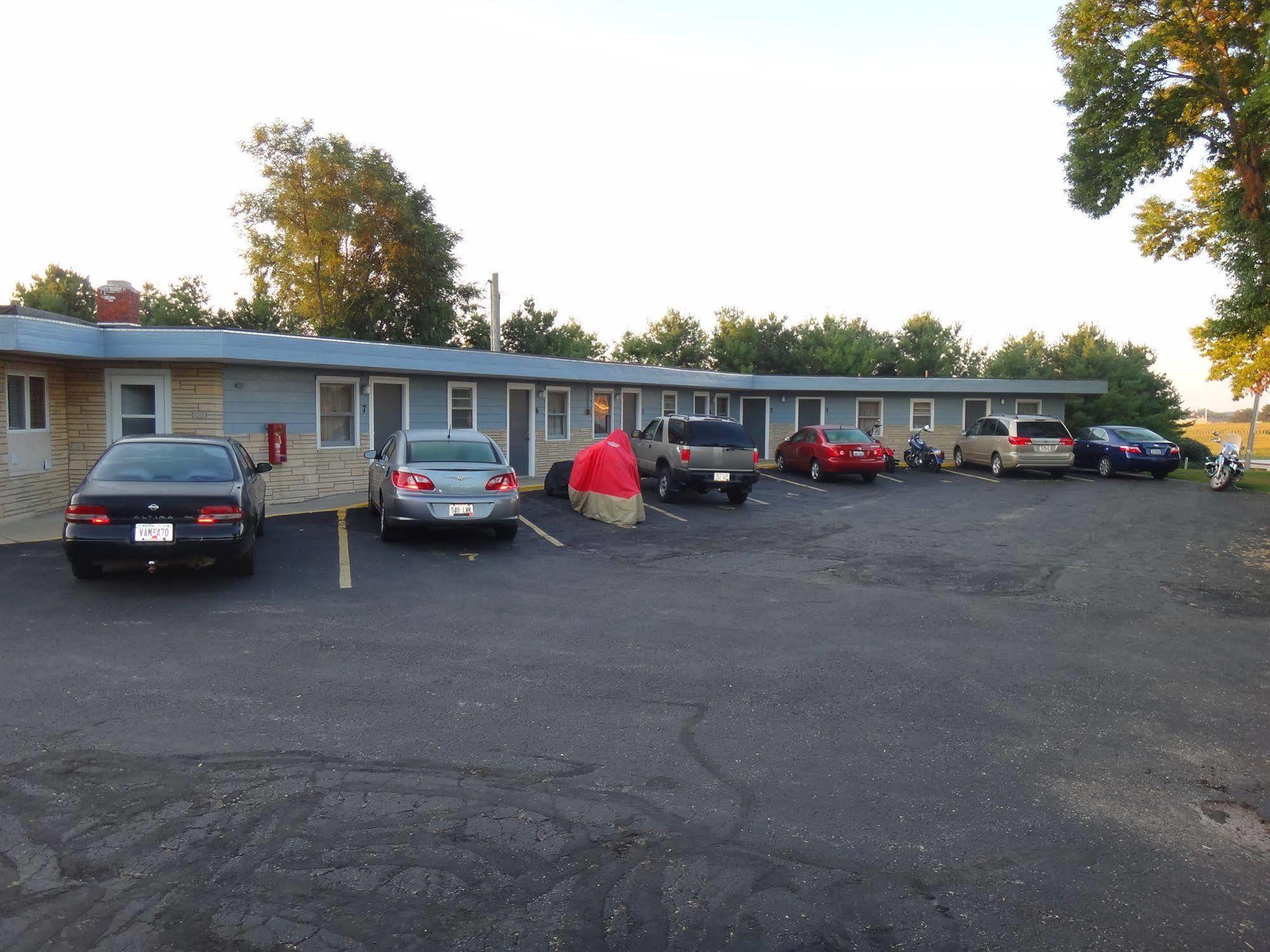 Pine Ridge Motel Dodgeville Exterior photo