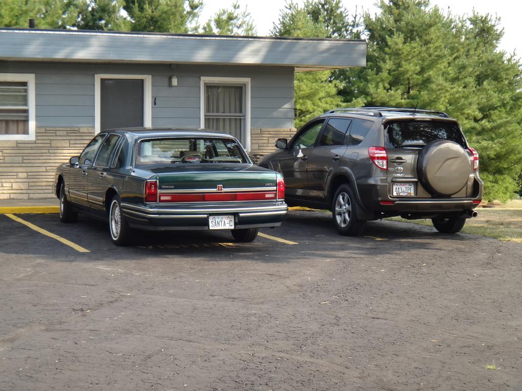 Pine Ridge Motel Dodgeville Exterior photo